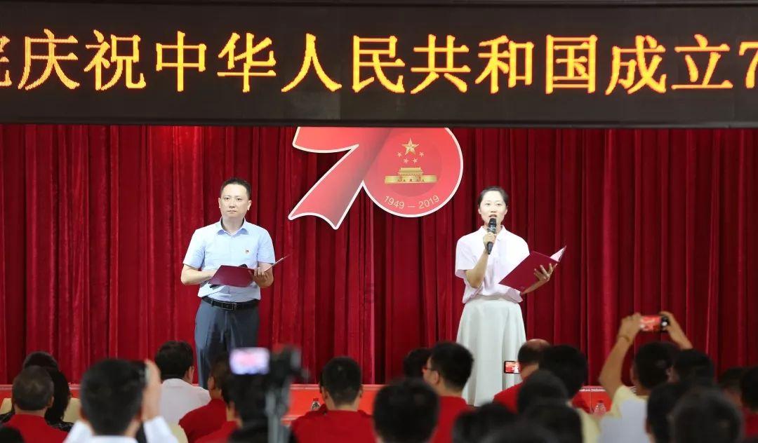 逃离老旧温泉社